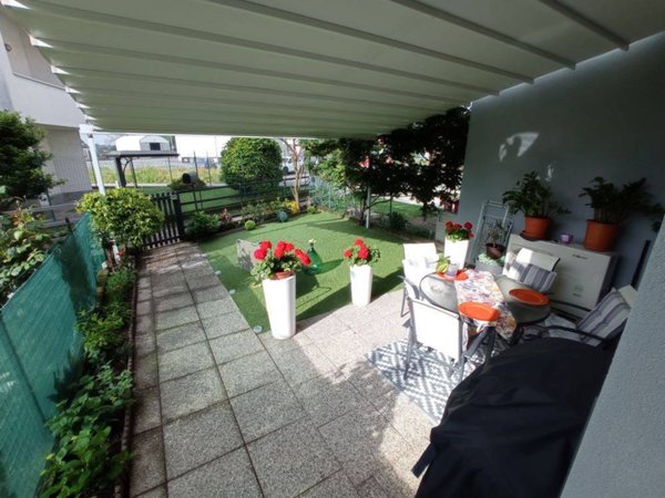 casa indipendente in vendita a Carpignano Sesia