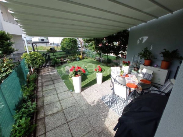 casa indipendente in vendita a Carpignano Sesia