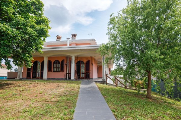 casa indipendente in vendita a Carpignano Sesia