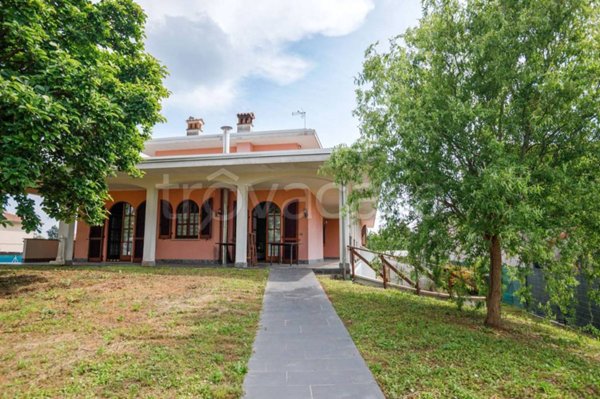 casa indipendente in vendita a Carpignano Sesia