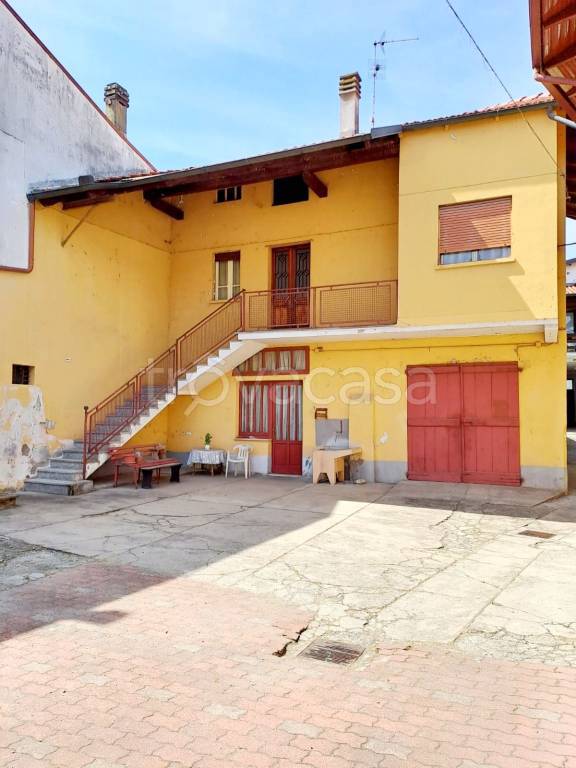 casa indipendente in vendita a Carpignano Sesia