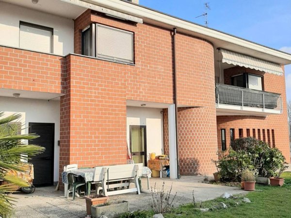 casa indipendente in vendita a Carpignano Sesia