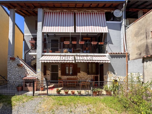 casa indipendente in vendita a Carpignano Sesia
