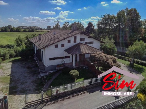 casa indipendente in vendita a Carpignano Sesia