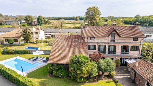 casa indipendente in vendita a Carpignano Sesia