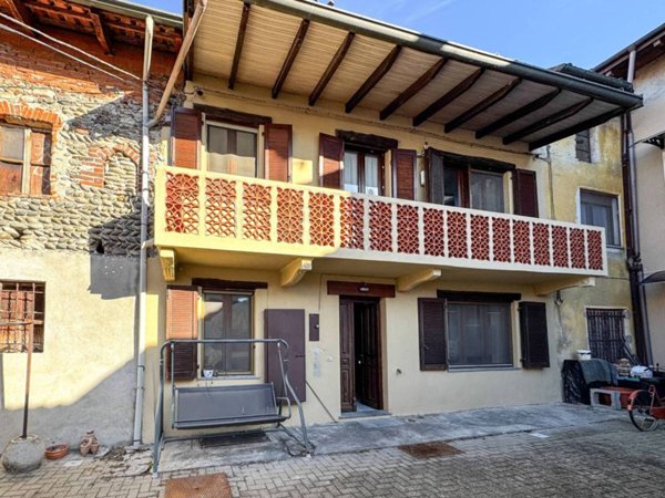 casa indipendente in vendita a Carpignano Sesia