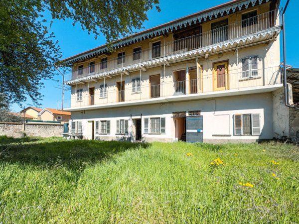 casa indipendente in vendita a Carpignano Sesia