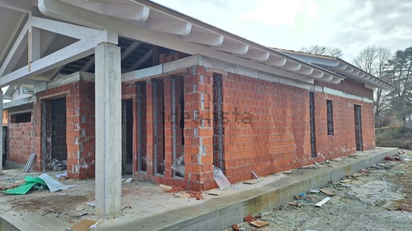 casa indipendente in vendita a Carpignano Sesia