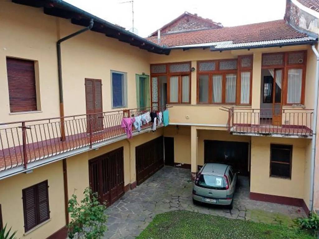 intera palazzina in vendita a Carpignano Sesia