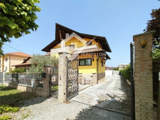 casa indipendente in vendita a Carpignano Sesia