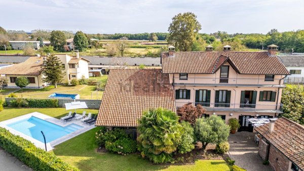 casa indipendente in vendita a Carpignano Sesia