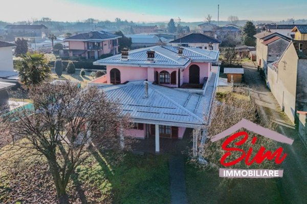 casa indipendente in vendita a Carpignano Sesia