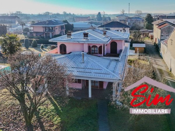 casa indipendente in vendita a Carpignano Sesia