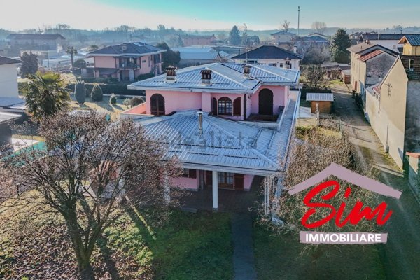 casa indipendente in vendita a Carpignano Sesia