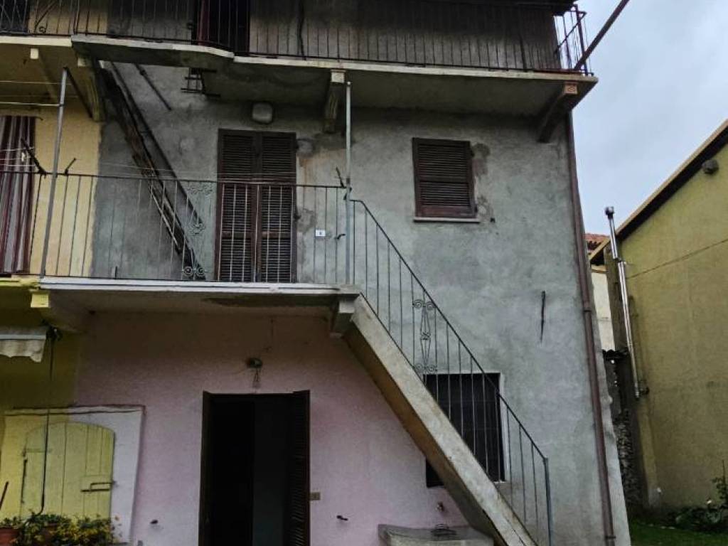casa indipendente in vendita a Carpignano Sesia