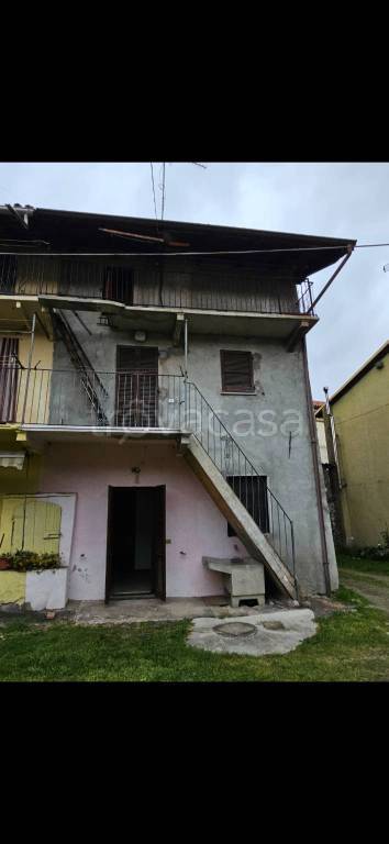 casa indipendente in vendita a Carpignano Sesia