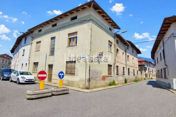 casa indipendente in vendita a Carpignano Sesia