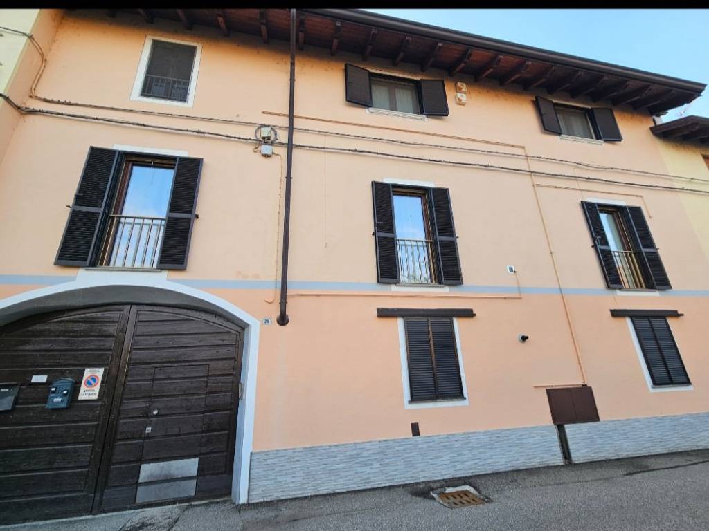 casa indipendente in vendita a Carpignano Sesia