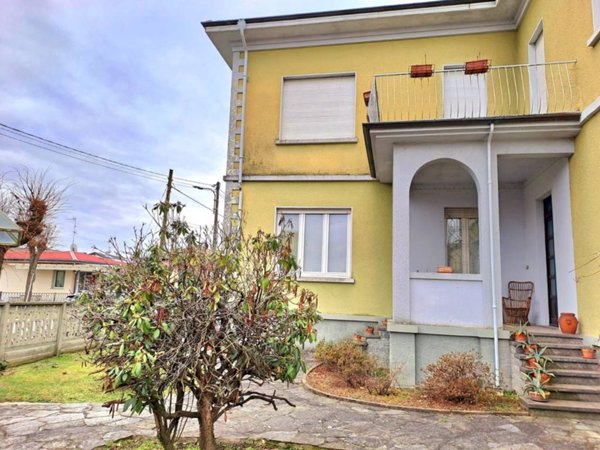 casa indipendente in vendita a Carpignano Sesia