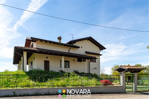 casa indipendente in vendita a Carpignano Sesia