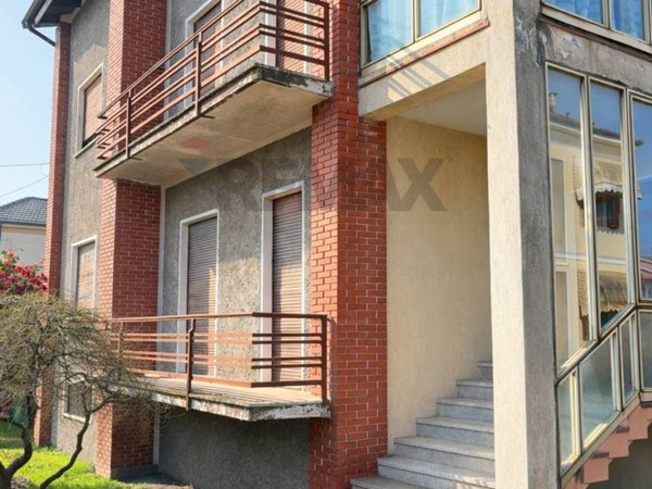 casa indipendente in vendita a Carpignano Sesia