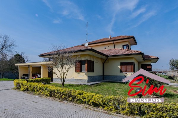 casa indipendente in vendita a Carpignano Sesia