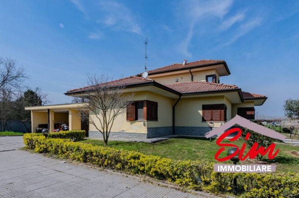 casa indipendente in vendita a Carpignano Sesia