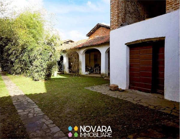 casa indipendente in vendita a Carpignano Sesia