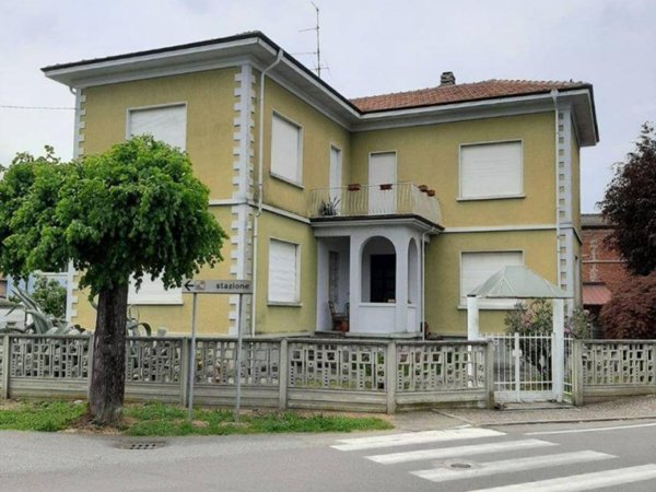 casa indipendente in vendita a Carpignano Sesia