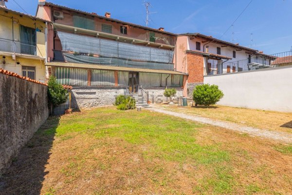 casa indipendente in vendita a Carpignano Sesia