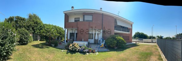 casa indipendente in vendita a Carpignano Sesia