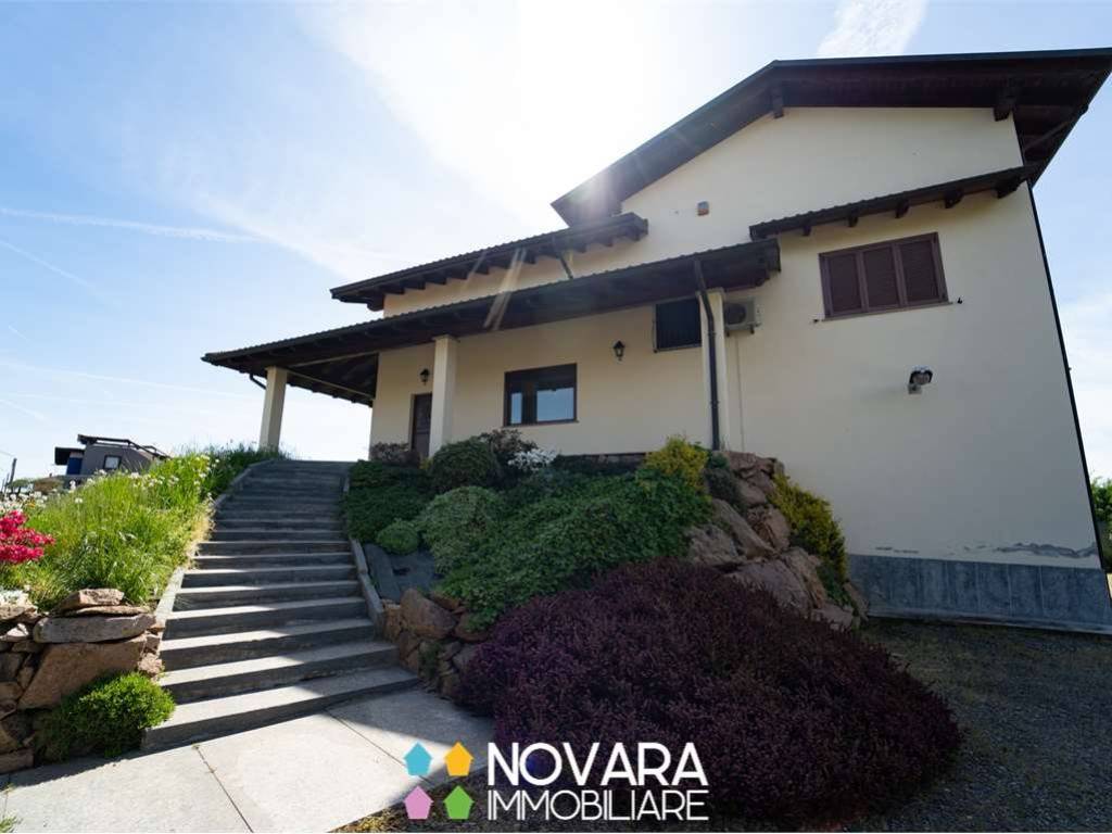 casa indipendente in vendita a Carpignano Sesia