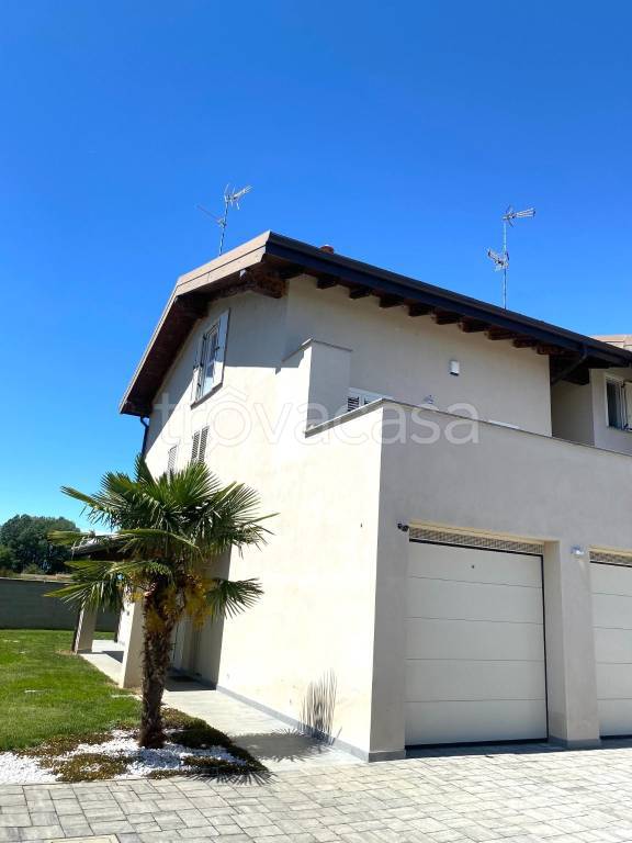 casa indipendente in vendita a Casalbeltrame