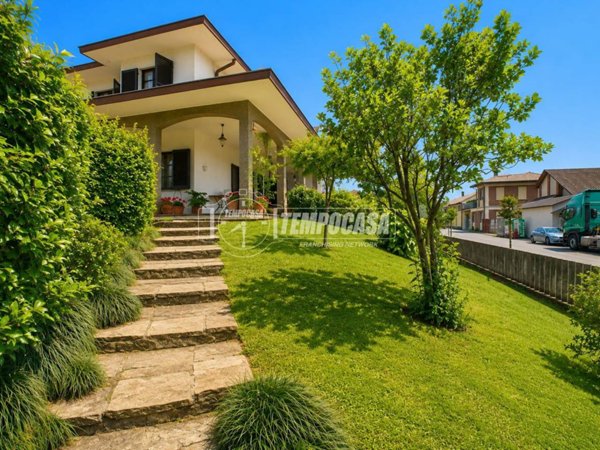 casa indipendente in vendita a Casaleggio Novara