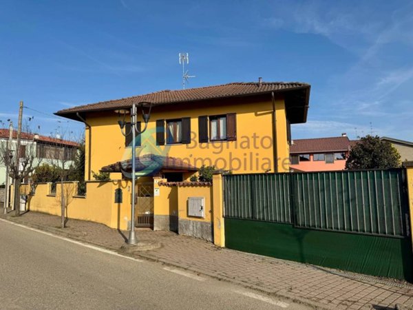 casa indipendente in vendita a Casalino in zona Cameriano