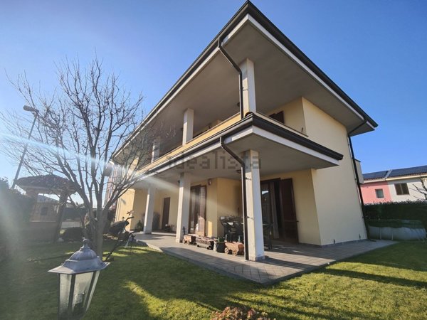 casa indipendente in vendita a Casalino in zona Cameriano