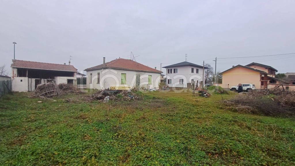 casa indipendente in vendita a Casalino in zona Cameriano