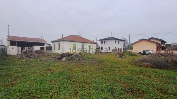 casa indipendente in vendita a Casalino in zona Cameriano