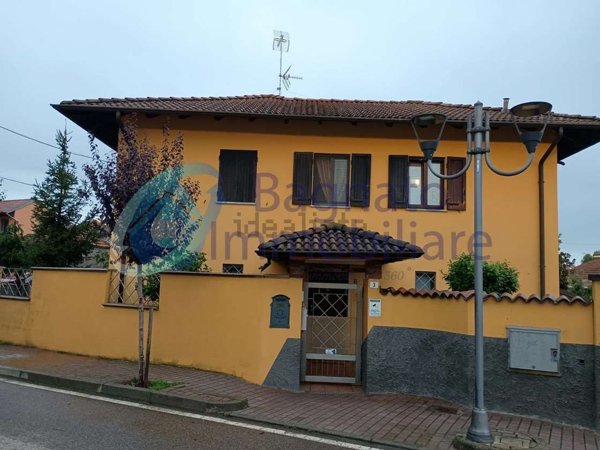 casa indipendente in vendita a Casalino