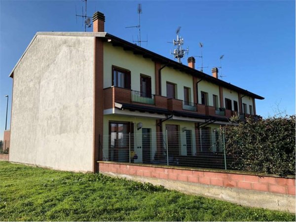 casa indipendente in vendita a Casalino in zona Orfengo