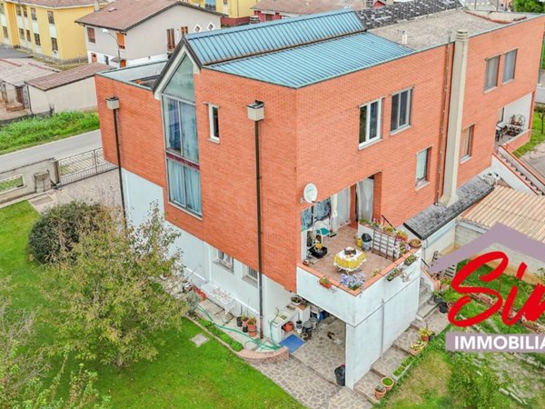 casa indipendente in vendita a Casalino