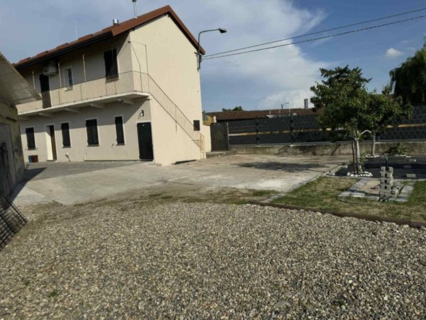 casa indipendente in vendita a Casalino