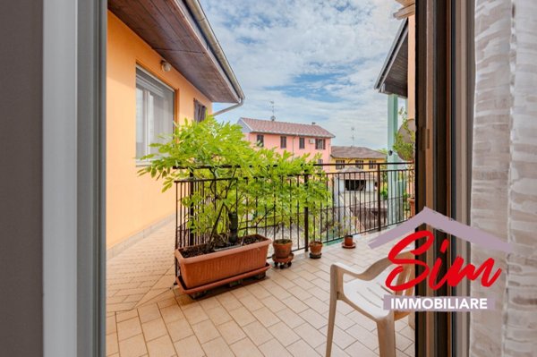 casa semindipendente in vendita a Casalino in zona Cameriano