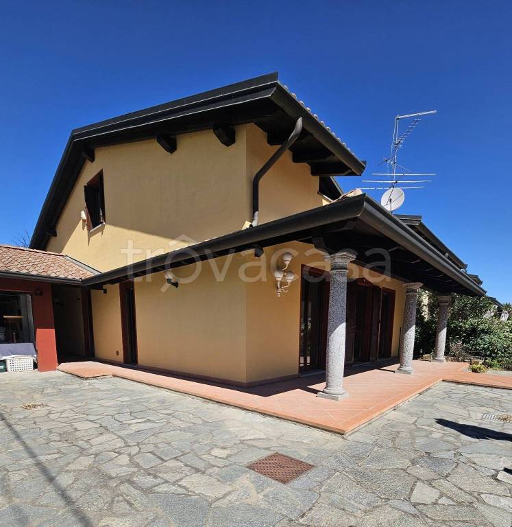 casa indipendente in vendita a Casalino in zona Cameriano
