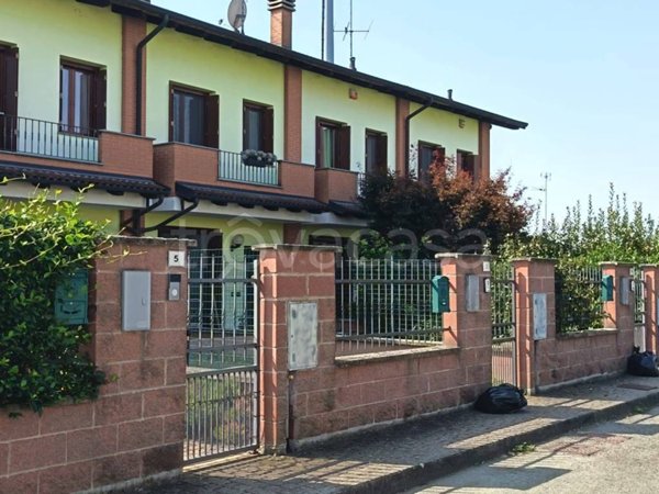 casa indipendente in vendita a Casalino in zona Cameriano