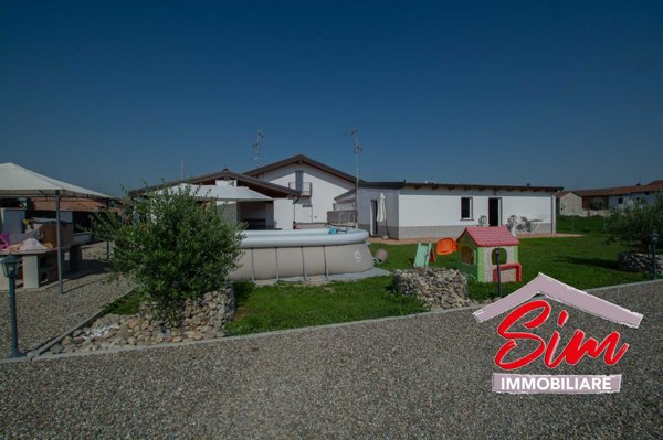 casa indipendente in vendita a Casalvolone