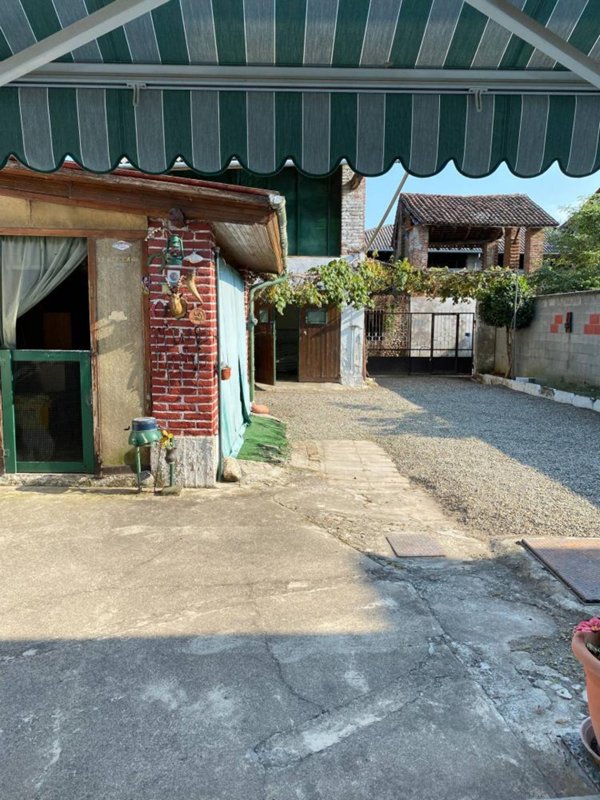 casa indipendente in vendita a Casalvolone