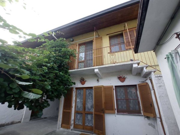 casa indipendente in vendita a Casalvolone