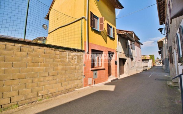 casa indipendente in vendita a Casalvolone