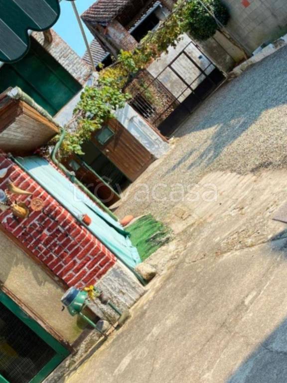 casa indipendente in vendita a Casalvolone